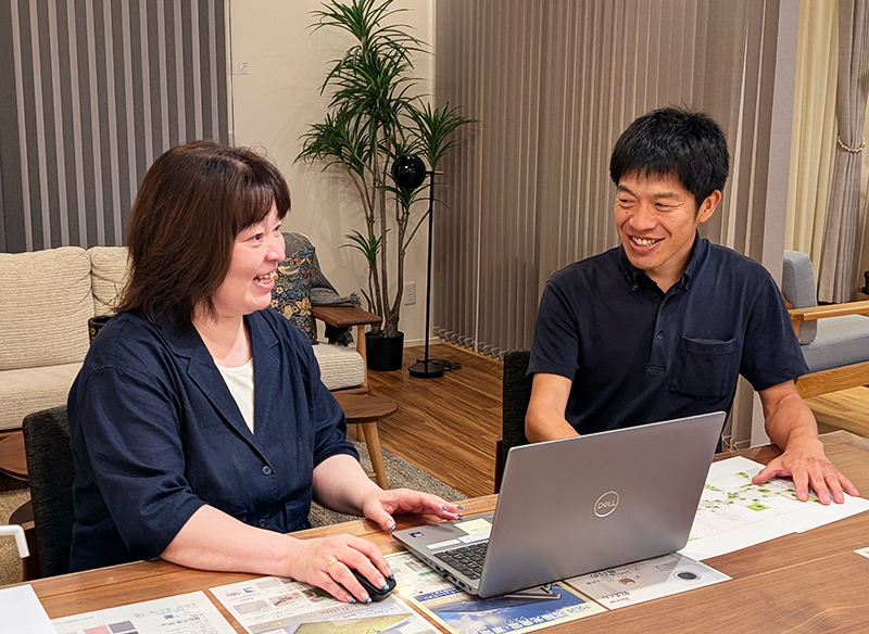 ポラスタウン開発 設計士さんのアドバイス中の様子