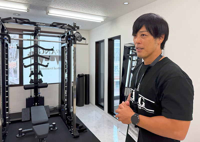 成澤さんインタビュー中の様子