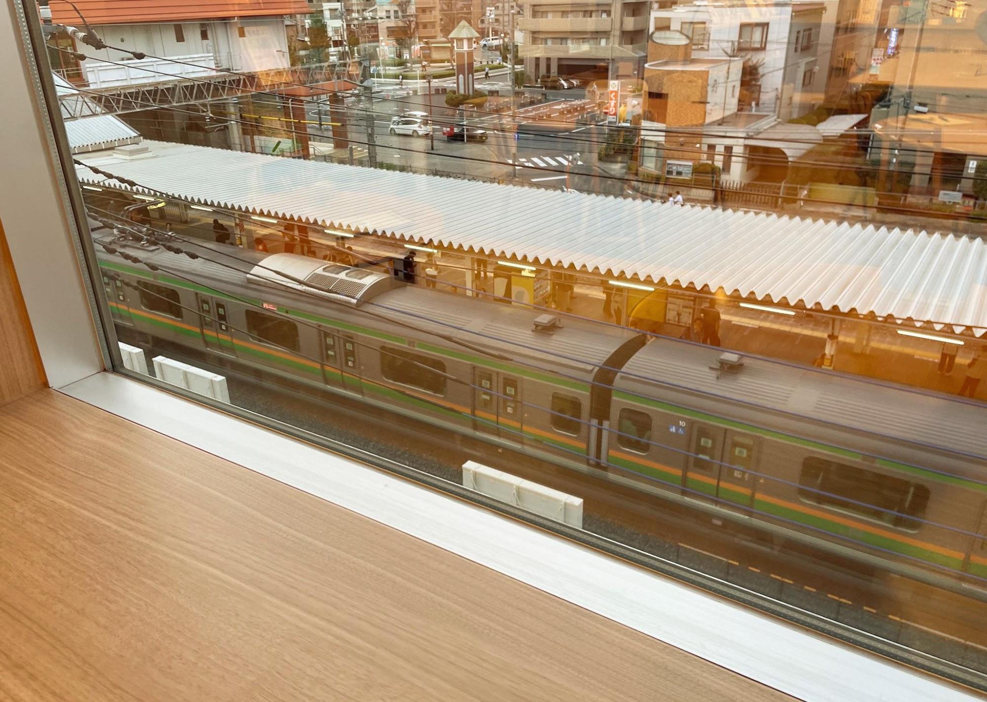土呂駅のホームが見下ろせます