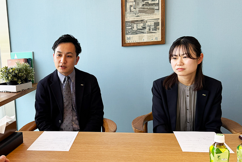 市川さんと平野さん取材風景