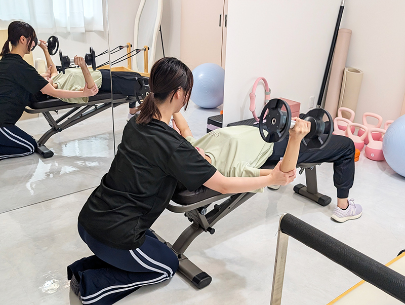 ダンベルフライの体験レッスン